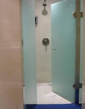Cancel de baño puerta abatible vidrio satinado